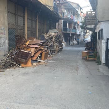 Kadıköy Fikirtepe'de Bırakılan Tahtalar Sağlık Ve Çevre Riski Oluşturuyor