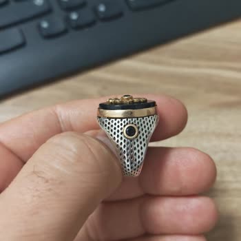 Tesbihevim Yüzükte Renk Solması Ve Kararma Meydana Geldi