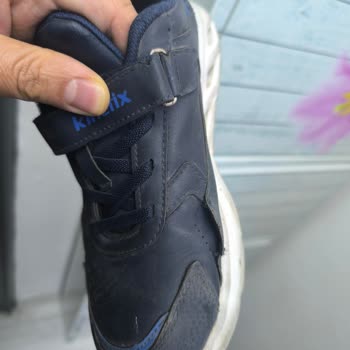 Kısa Sürede Yırtılan Çocuk Ayakkabısına Çözüm Bulunmuyor