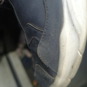 Kısa Sürede Yırtılan Çocuk Ayakkabısına Çözüm Bulunmuyor