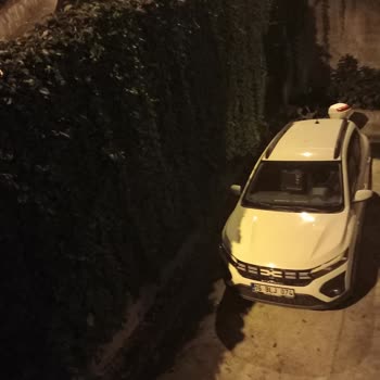 Apartman Bahçesinin Otopark Olarak Kullanılması Sağlığımızı Tehdit Ediyor