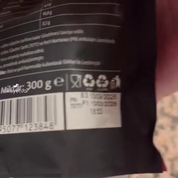 BİM Kelly's Granola Antep Fıstık- Beyaz Çikolata