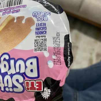 Eti Çilekli Süt Burger'in İçinden Krema Çıkmadı