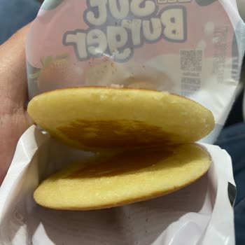 Eti Çilekli Süt Burger'in İçinden Krema Çıkmadı