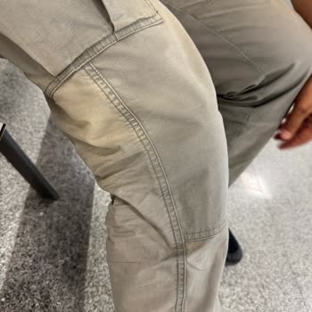 Solicito reembolso por decoloración en pantalones Dockers