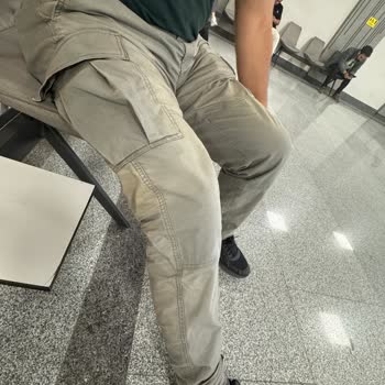 Solicito reembolso por decoloración en pantalones Dockers