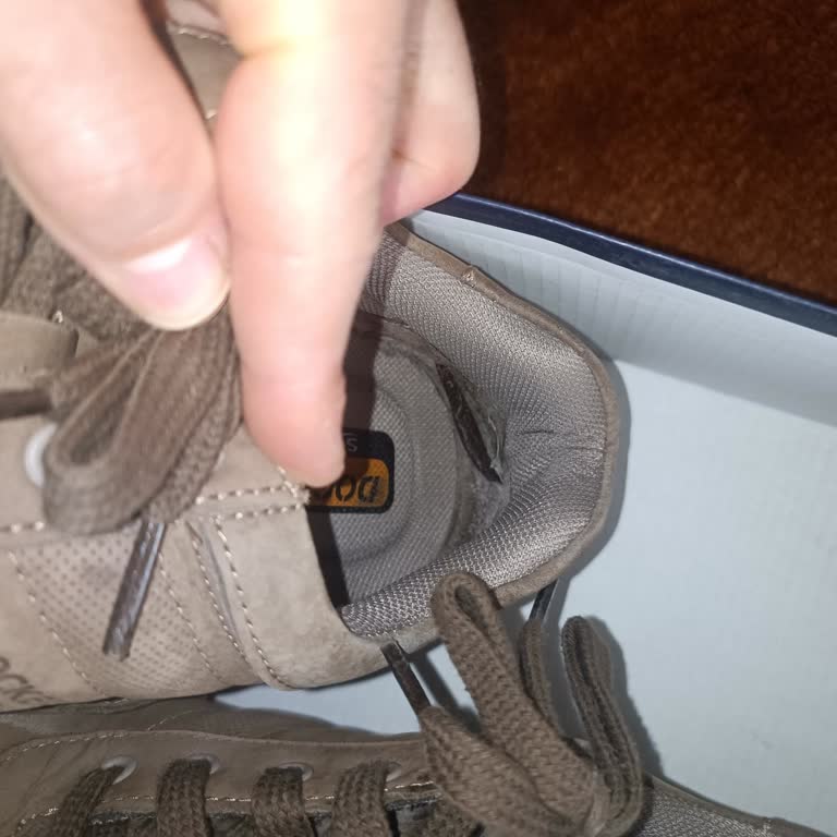 Zapatos Dockers, solicito cambio o reembolso por forro roto