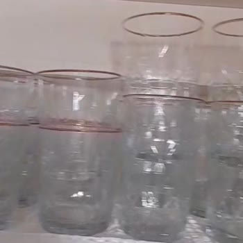 Kullanılmadan Kararan Altın Yaldızlı Bardaklar Mağduriyet Yaşattı