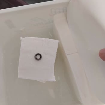 Peynirin İçinde Metal Parçası Bulduk Şaşkınlık Ve Endişe Yaşadık