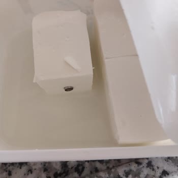 Peynirin İçinde Metal Parçası Bulduk Şaşkınlık Ve Endişe Yaşadık