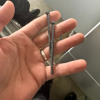 Sürekli Arıza Yapan CNC Delik Makinesi Nedeniyle Üretim Durdu, Acil Çözüm Bekliyoruz