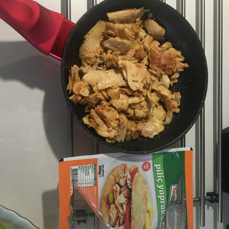 Aldığım Piliç Dönerin İçinde Pişmemiş Et Çıktı