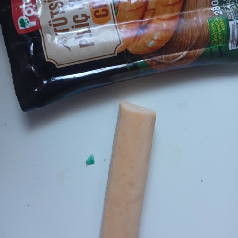 Polonez Cheddarlı Sosis İçinden Plastik Parça Çıktı, Sağlık Ve Mağduriyet Endişesi