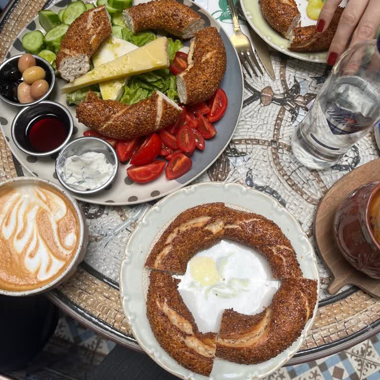 Kuzguncuk Kafe'de Servis Yetersizliği Ve Personel İlgisizliği