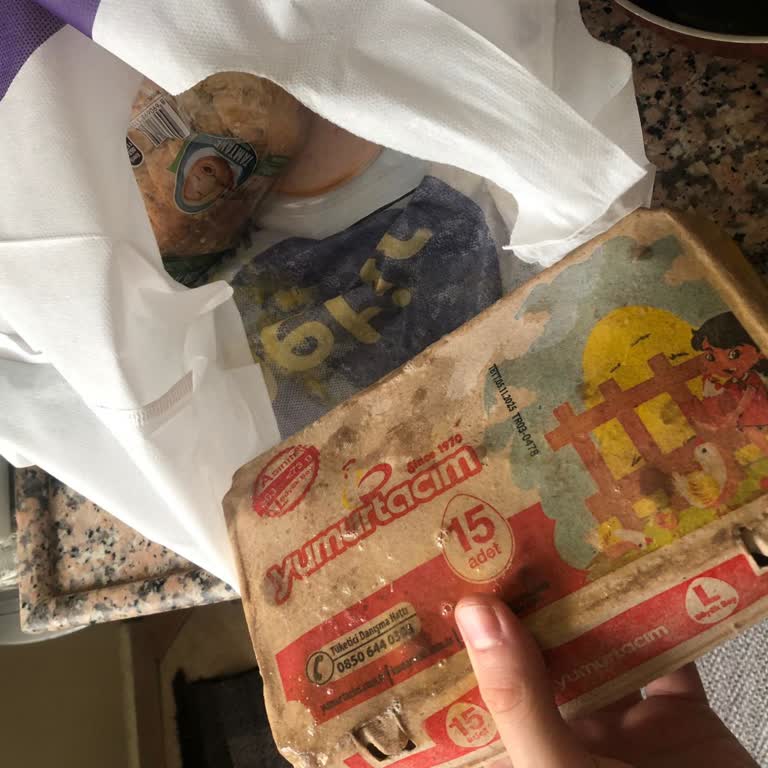 Kırık Yumurtalar Ve Yetersiz Müşteri Hizmeti Nedeniyle Mağduriyet