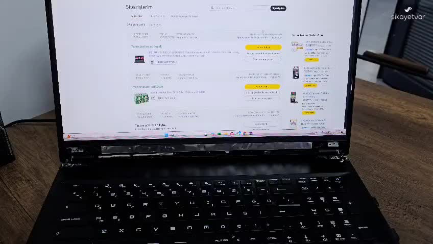 MSI GP76 Leopard Hinge Broken While Opening — Requesting Free Repair for Defect video cover