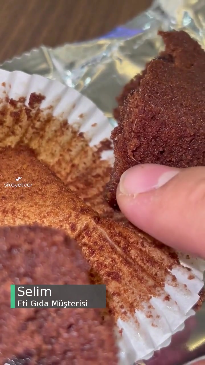 Eti Kek İçerisinden Kıla Benzer Madde Çıktı videonun kapak resmi