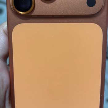 iPhone 17 Pro Max Back Panel Lost Its Color Within Days of Purchase