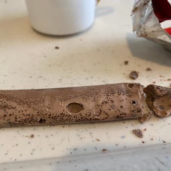 Aldığım Eti Sütlü Çikolatanın Tadında Ve Şeklinde Sorun Var