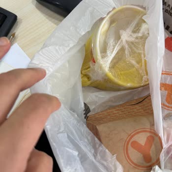 Köfteci Yusuf Siparişimde Çorba Dökülmüş Ve İlgisizlikle Karşılaştım!