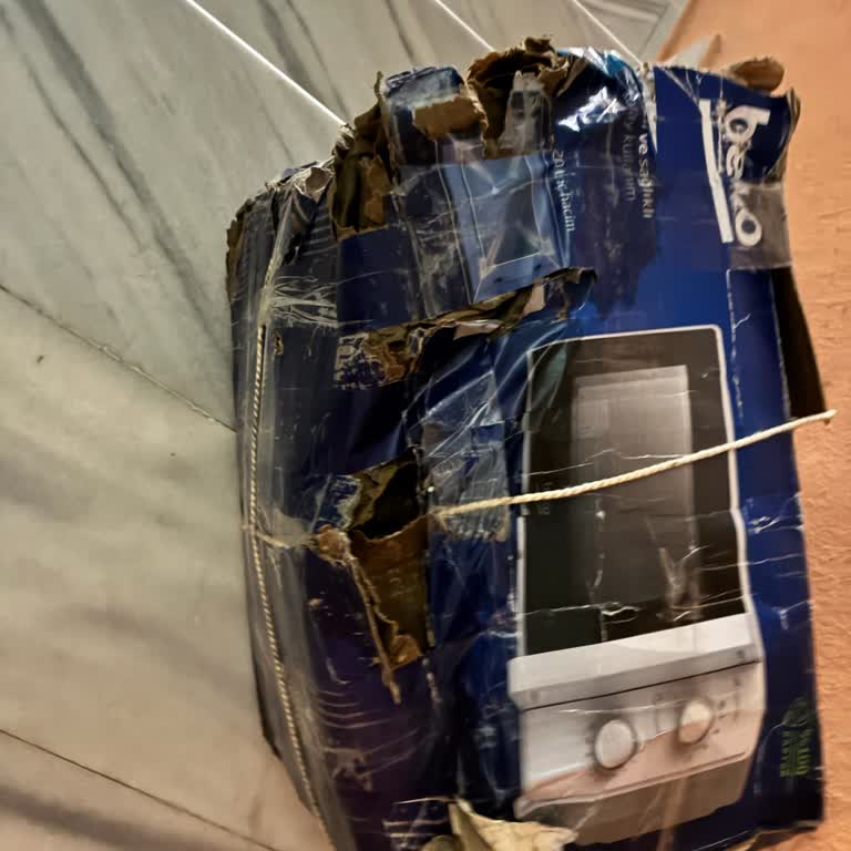 Sürat Kargo’dan Teslimat Skandalı: Islak Ve Dağılmış Koli, Saygısız Personel