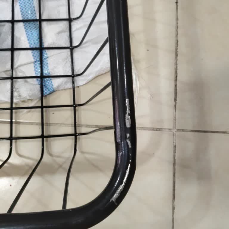 Umut Dekorasyon Ürün Çizikler İçinde Ve Boyası Dökülmüş Şekilde Hasarlı