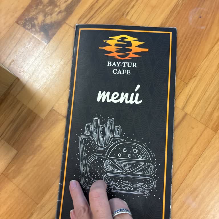 Havaalanı Kafesinde Fahiş Fiyatlar Yolcuları Mağdur Ediyor