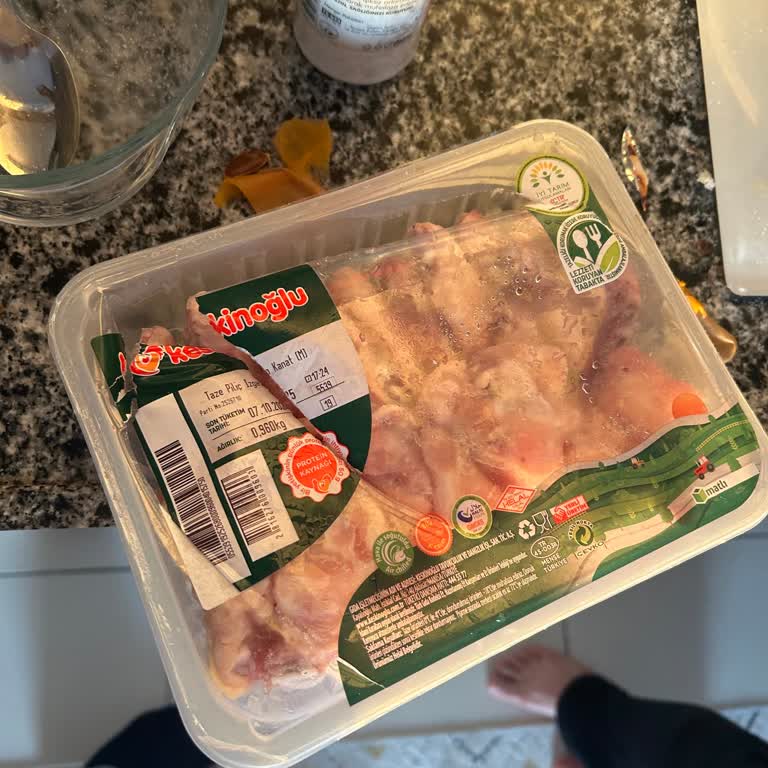 Taze Piliç Kanat Bozuk Ve Kötü Kokulu Çıktı!