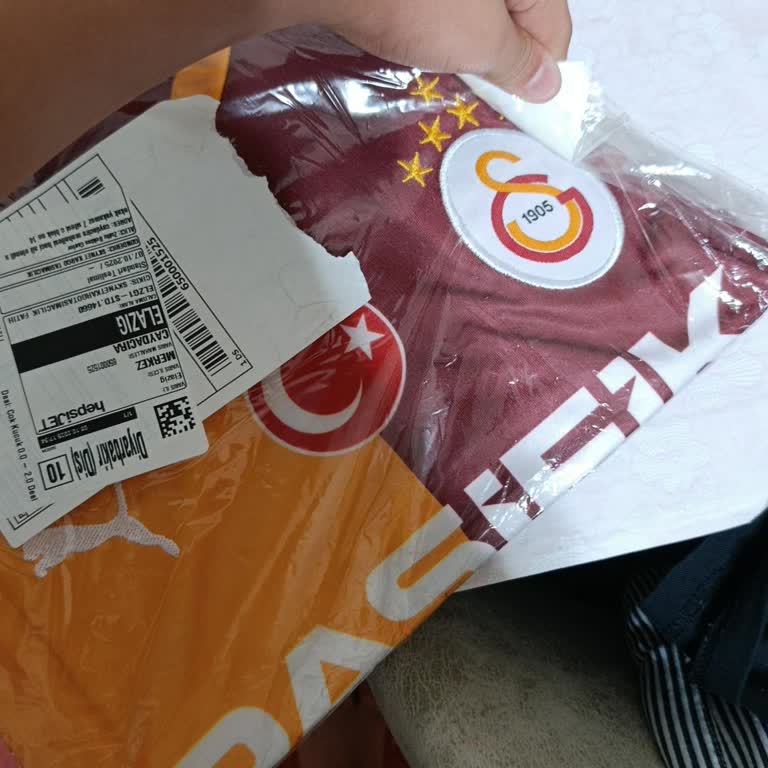 Sipariş Ettiğim Formada Sahte Arma Ve İletişimsizlik Mağduriyeti