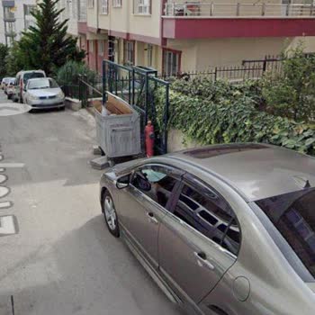 Garaj Ve Yangın Musluğu Önüne Sürekli Araç Park Edilmesi Nedeniyle Mağduriyet Ve Güvenlik Riski