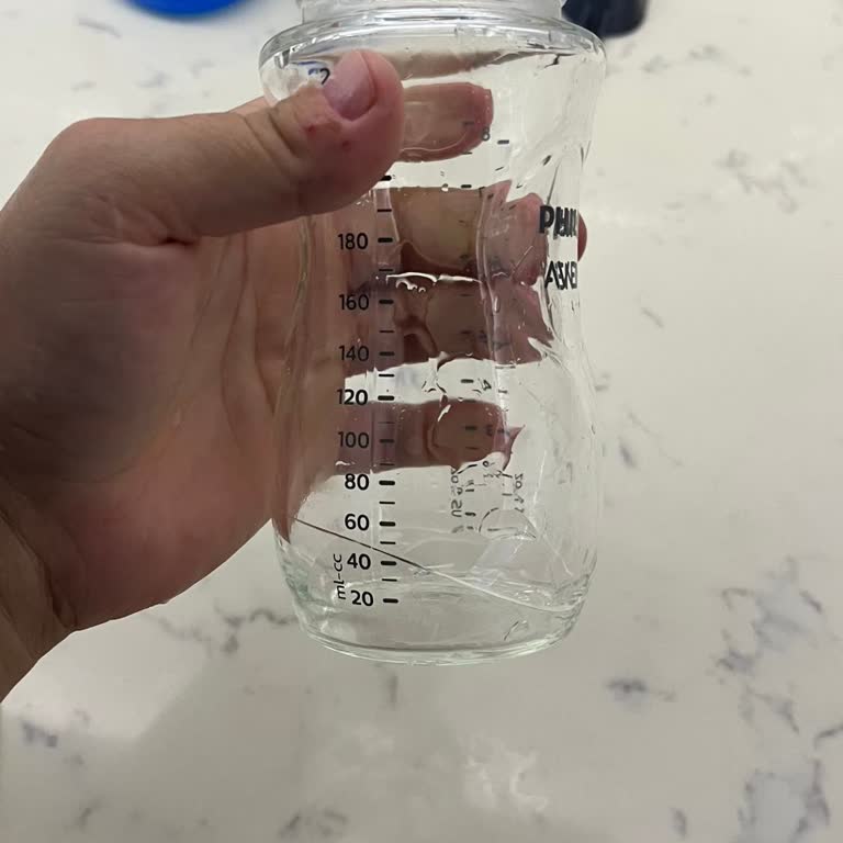 Kendiliğinden Çatlayan Cam Biberon Güvenlik Endişesi Yarattı