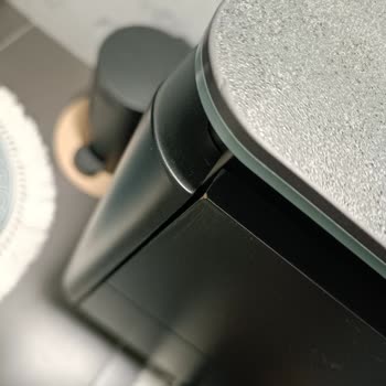 Banyo Dolabında Renk Atması Sorunu Ve Yetersiz Çözüm Önerisi Hayal Kırıklığı Yarattı