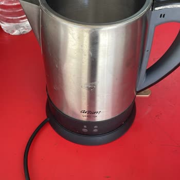 Servisten Çizik Ve Hasarlı Dönen Çay Makinesi Güvenimizi Sarsıyor