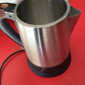 Servisten Çizik Ve Hasarlı Dönen Çay Makinesi Güvenimizi Sarsıyor