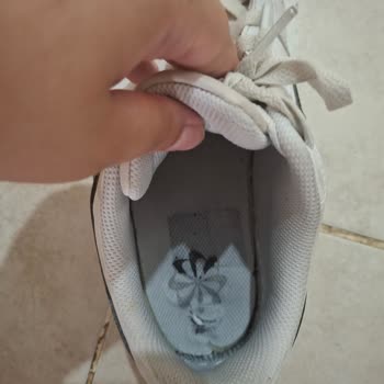 Ayakkabıda Çıkan Parça Yüzünden Mağdur Oldum Çözüm Bekliyorum