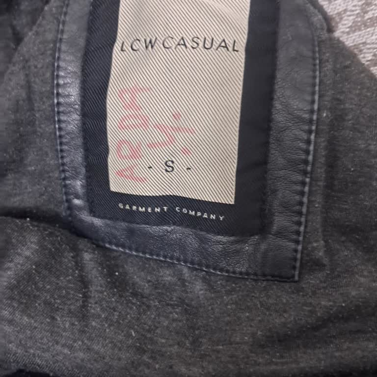 Az Kullanılmış Montun Derisinde Soyulma Yaşadım, Çözüm Bekliyorum