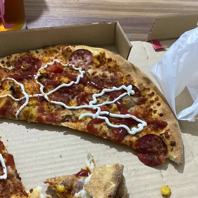 Soğuk Ve Bayat Pizza, İlgisiz Şube Mağduriyeti