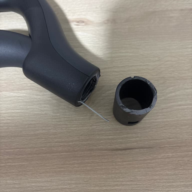 Yeni Alınan Miele Elektrikli Süpürge Kolu Kırıldı, Garanti Desteği Sağlanmadı