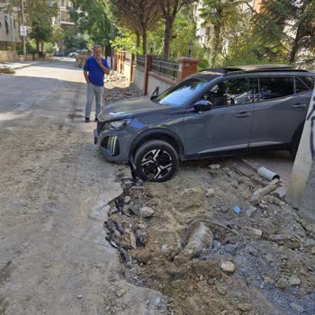 Kaldırım Çalışması Sonucu Oluşan Araç Hasarımın Giderilmemesi Ve Belediyeden Dönüş Alamama