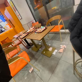 Popeyes Bolu Şubesinde Hijyen Ve Temizlik Eksikliği Büyük Sorun