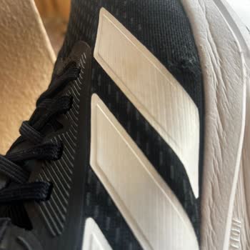 In Street Kısa Sürede Deforme Olan Ayakkabı İçin Yetersiz İnceleme ve Olumsuz Sonuç