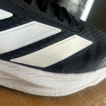 In Street Kısa Sürede Deforme Olan Ayakkabı İçin Yetersiz İnceleme ve Olumsuz Sonuç