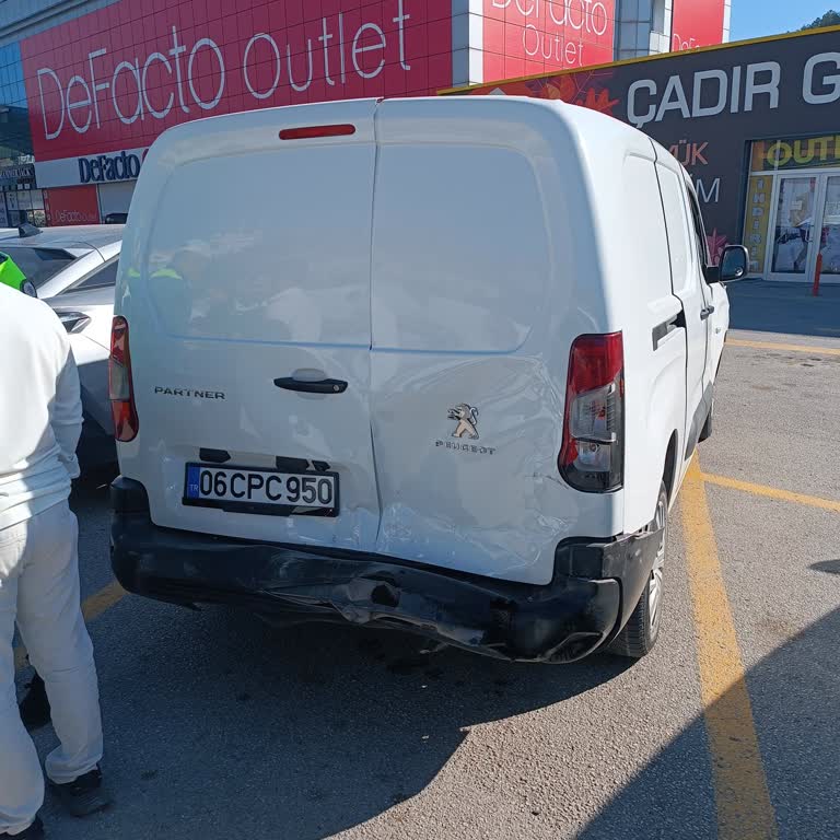 22 Gündür Parça Bekliyorum, Aracım Onarılamıyor Ve Bilgi Alamıyorum