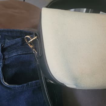 LCW Kot Pantolonun Rengi Sürekli Akıyor, Mağdur Oldum