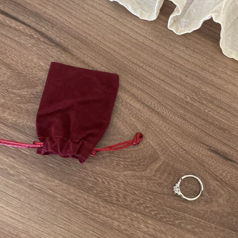 Onitsukaturkiye.com Ayakkabı Yerine Ucuz Bir Tektaş Yüzük Ulaştı