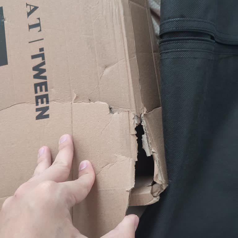 Siparişimde Eksik Yelek Ve Hasarlı Kargo Sorunu