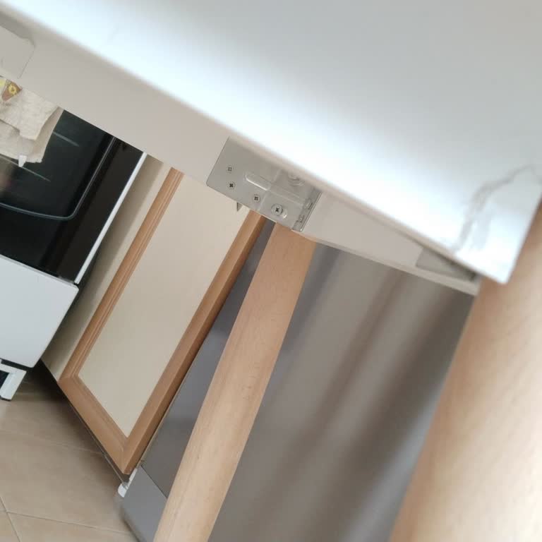 Teslimatta Arızalı Gelen Yemek Masası 7 Aydır Değiştirilmiyor, Mağduriyetim Giderilmiyor