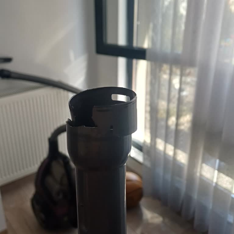 Philips Marathon Süpürge Borusu Ve Fırçası Beklenmedik Şekilde Kırıldı