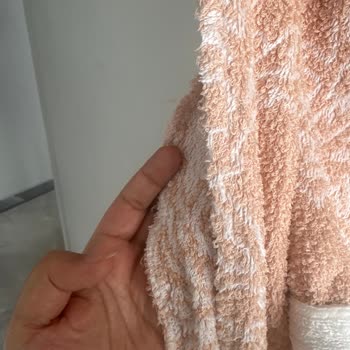 Yüksek Fiyatlı Bornozda İlk Yıkamada Çekme Ve Sökülme Sorunu