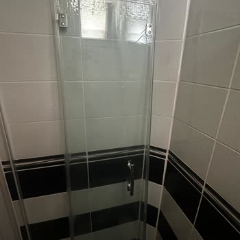 Duş Kabini Kapısı İki Kez Düştü Firma Çözüm Sunmadı